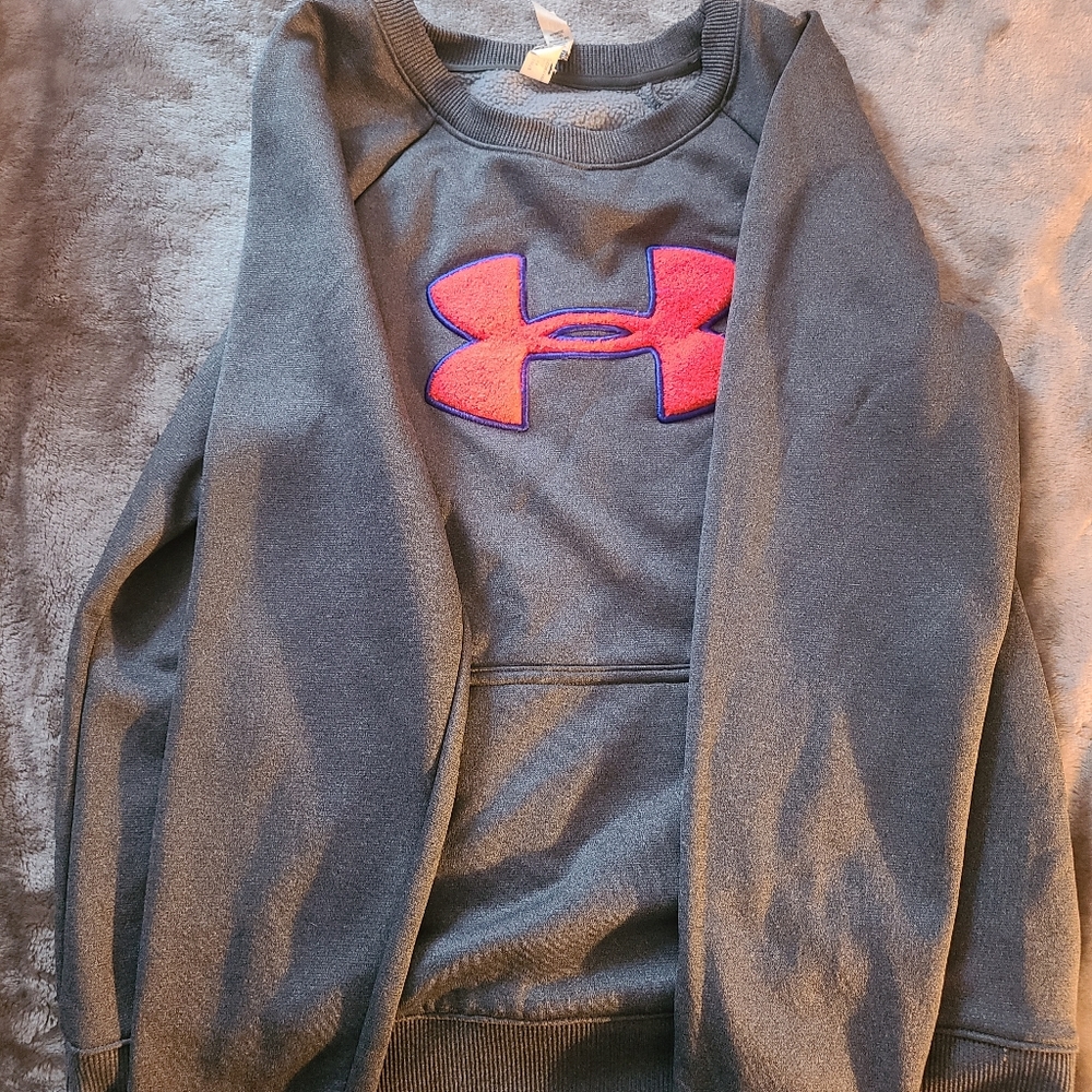 Womens sz M Under Armour sweatshirt